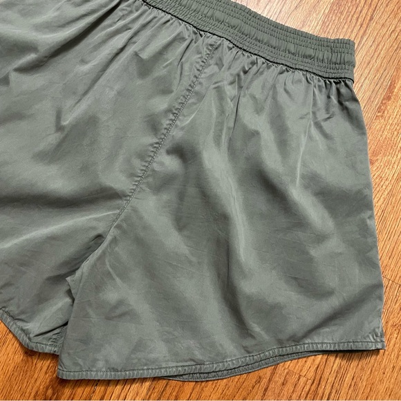Lululemon shorts size 8 - Picture 8 of 12